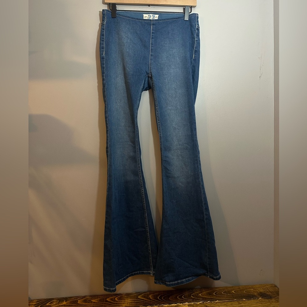 We The Free Penny Pull-On Flare Jeans Size 27 - Picture 4 of 13